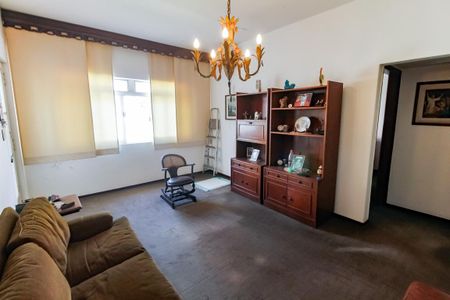 Casa à venda com 325m², 2 quartos e 8 vagas Casa à venda com 325m², 2 quartos e 8 vagasSala