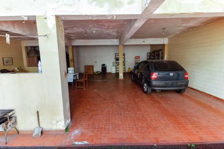 Casa à venda com 325m², 2 quartos e 8 vagas Casa à venda com 325m², 2 quartos e 8 vagasGaragem