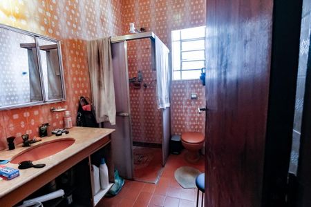 Casa à venda com 325m², 2 quartos e 8 vagas Casa à venda com 325m², 2 quartos e 8 vagasBanheiro Corredor