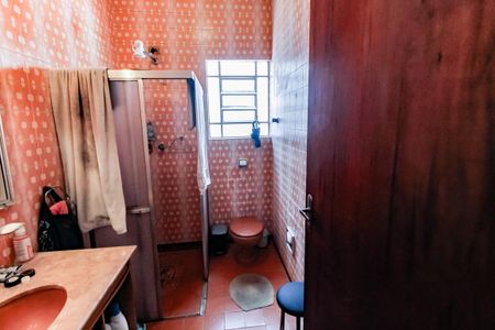 Casa à venda com 325m², 2 quartos e 8 vagas Casa à venda com 325m², 2 quartos e 8 vagasBanheiro Corredor