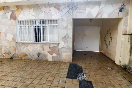 Casa à venda com 325m², 2 quartos e 8 vagas Casa à venda com 325m², 2 quartos e 8 vagasGaragem