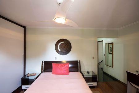 Casa à venda com 198m², 3 quartos e 5 vagasSuíte