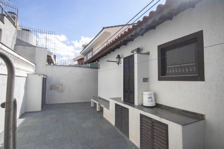 Casa à venda com 198m², 3 quartos e 5 vagasQuintal
