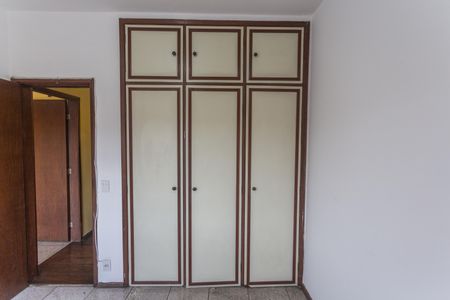 Apartamento à venda com 140m², 4 quartos e 2 vagas Apartamento à venda com 140m², 4 quartos e 2 vagasArmário do Quarto 1
