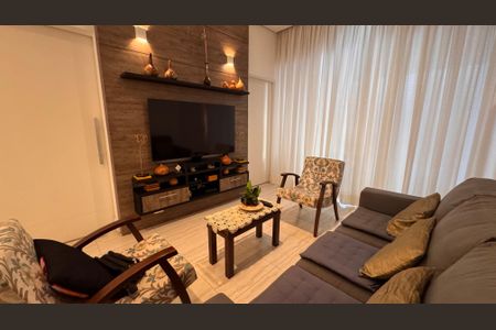 Casa de condomínio à venda com 207m², 3 quartos e 4 vagas Casa de condomínio à venda com 207m², 3 quartos e 4 vagasSala de TV