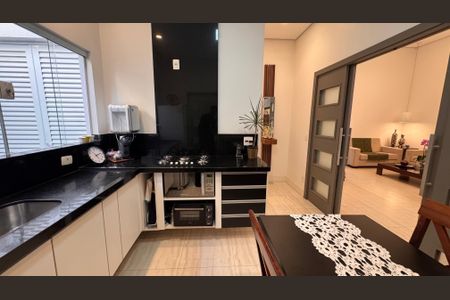Casa de condomínio à venda com 207m², 3 quartos e 4 vagas Casa de condomínio à venda com 207m², 3 quartos e 4 vagasCozinha