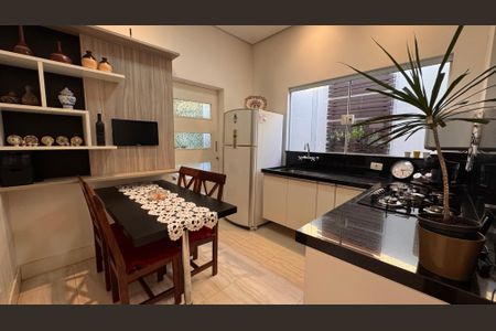 Casa de condomínio à venda com 207m², 3 quartos e 4 vagas Casa de condomínio à venda com 207m², 3 quartos e 4 vagasCozinha