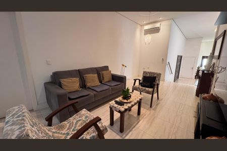 Casa de condomínio à venda com 207m², 3 quartos e 4 vagas Casa de condomínio à venda com 207m², 3 quartos e 4 vagasSala de TV