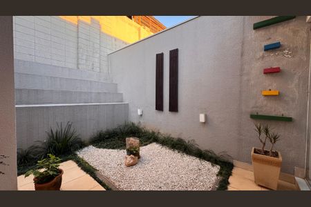 Casa de condomínio à venda com 207m², 3 quartos e 4 vagas Casa de condomínio à venda com 207m², 3 quartos e 4 vagasQuintal