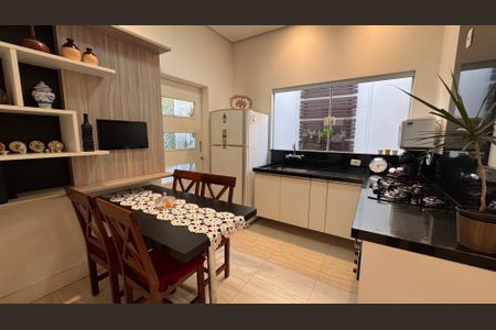 Casa de condomínio à venda com 207m², 3 quartos e 4 vagas Casa de condomínio à venda com 207m², 3 quartos e 4 vagasCozinha
