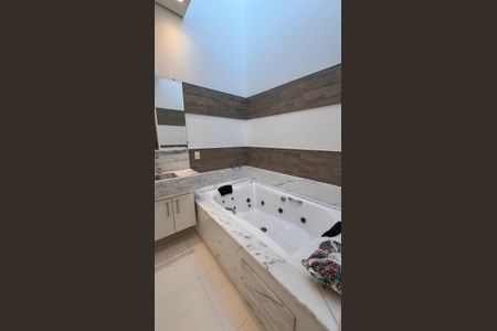 Casa de condomínio à venda com 207m², 3 quartos e 4 vagas Casa de condomínio à venda com 207m², 3 quartos e 4 vagasBanheiro da Suíte 3
