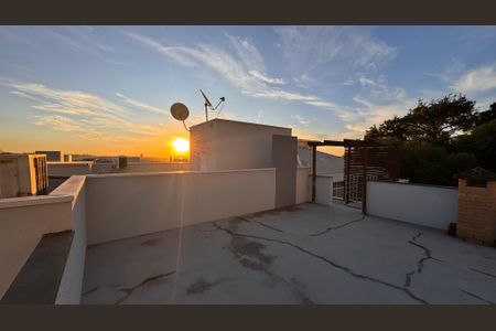 Casa de condomínio à venda com 207m², 3 quartos e 4 vagas Casa de condomínio à venda com 207m², 3 quartos e 4 vagasSolário