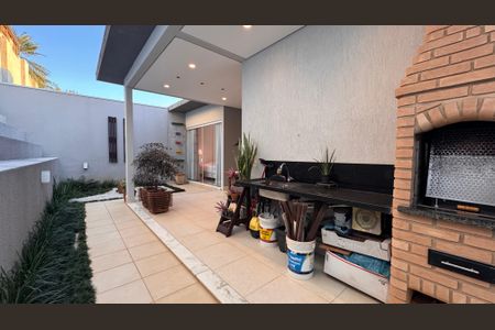 Casa de condomínio à venda com 207m², 3 quartos e 4 vagas Casa de condomínio à venda com 207m², 3 quartos e 4 vagasChurrasqueira