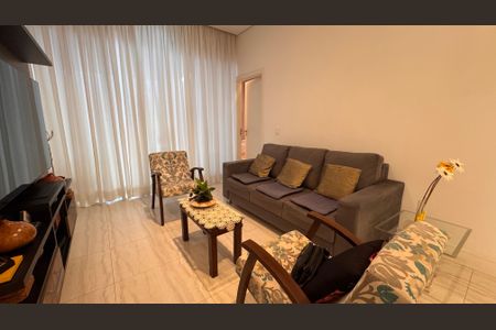 Casa de condomínio à venda com 207m², 3 quartos e 4 vagas Casa de condomínio à venda com 207m², 3 quartos e 4 vagasSala de TV
