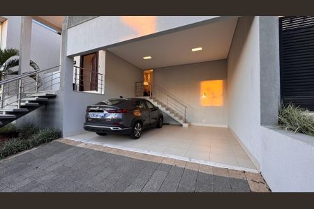 Casa de condomínio à venda com 207m², 3 quartos e 4 vagas Casa de condomínio à venda com 207m², 3 quartos e 4 vagasGaragem