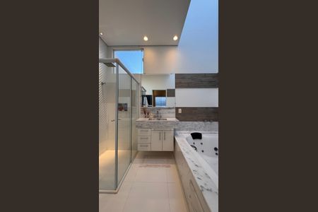 Casa de condomínio à venda com 207m², 3 quartos e 4 vagas Casa de condomínio à venda com 207m², 3 quartos e 4 vagasBanheiro da Suíte 3