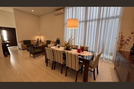 Casa de condomínio à venda com 207m², 3 quartos e 4 vagas Casa de condomínio à venda com 207m², 3 quartos e 4 vagasSala de Jantar