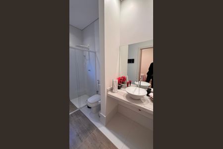 Casa de condomínio à venda com 207m², 3 quartos e 4 vagas Casa de condomínio à venda com 207m², 3 quartos e 4 vagasBanheiro da Suíte 2