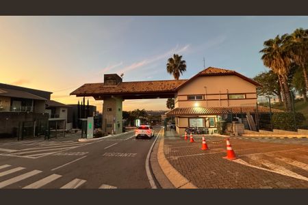 Casa de condomínio à venda com 207m², 3 quartos e 4 vagas Casa de condomínio à venda com 207m², 3 quartos e 4 vagasFachada