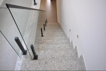 Casa à venda com 115m², 3 quartos e 2 vagasEscada