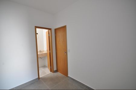 Casa à venda com 115m², 3 quartos e 2 vagasSuíte 2