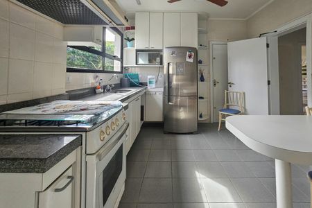 Apartamento para alugar com 400m², 4 quartos e 3 vagas Apartamento para alugar com 400m², 4 quartos e 3 vagasCozinha