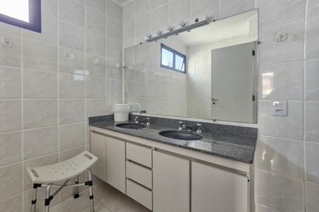 Apartamento para alugar com 400m², 4 quartos e 3 vagas Apartamento para alugar com 400m², 4 quartos e 3 vagasBanheiro da suíte 4