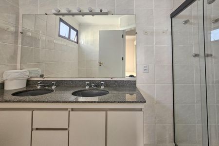 Apartamento para alugar com 400m², 4 quartos e 3 vagas Apartamento para alugar com 400m², 4 quartos e 3 vagasBanheiro da suíte 4