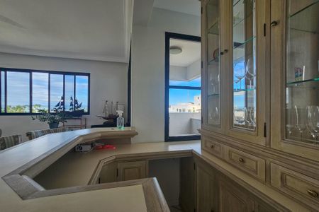 Apartamento para alugar com 400m², 4 quartos e 3 vagas Apartamento para alugar com 400m², 4 quartos e 3 vagasSala