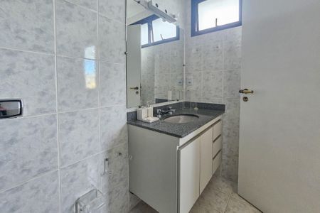 Apartamento para alugar com 400m², 4 quartos e 3 vagas Apartamento para alugar com 400m², 4 quartos e 3 vagasBanheiro da suíte 3