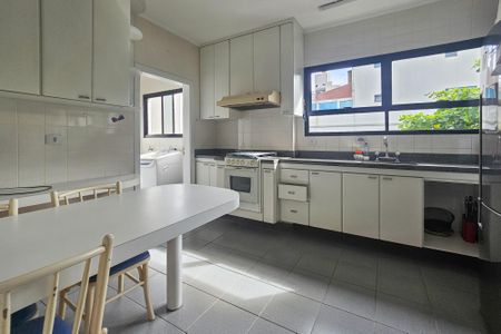 Apartamento para alugar com 400m², 4 quartos e 3 vagas Apartamento para alugar com 400m², 4 quartos e 3 vagasCozinha