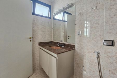 Apartamento para alugar com 400m², 4 quartos e 3 vagas Apartamento para alugar com 400m², 4 quartos e 3 vagasBanheiro da suíte 2