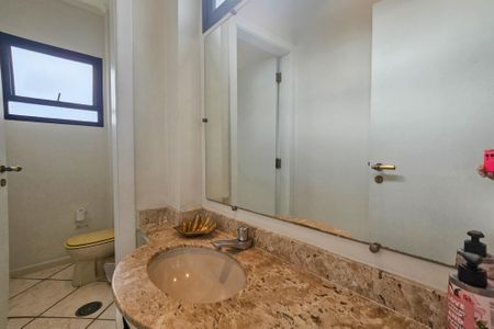 Apartamento para alugar com 400m², 4 quartos e 3 vagas Apartamento para alugar com 400m², 4 quartos e 3 vagasBanheiro da Suíte 1