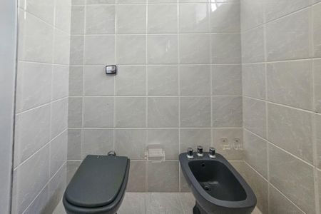 Apartamento para alugar com 400m², 4 quartos e 3 vagas Apartamento para alugar com 400m², 4 quartos e 3 vagasBanheiro da suíte 4