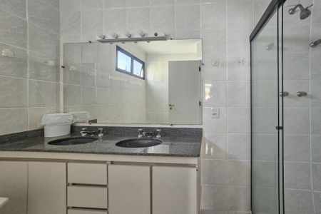 Apartamento para alugar com 400m², 4 quartos e 3 vagas Apartamento para alugar com 400m², 4 quartos e 3 vagasBanheiro da suíte 4