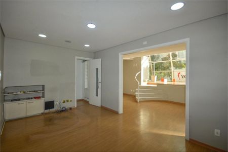 Casa à venda com 190m², 3 quartos e 1 vaga