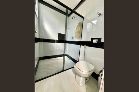 Casa à venda com 457m², 5 quartos e 10 vagasQuarto 4 - Banheiro Suíte