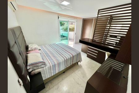 Casa à venda com 457m², 5 quartos e 10 vagasQuarto 3 - Suíte