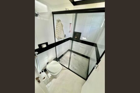 Casa à venda com 457m², 5 quartos e 10 vagasQuarto 3- Banheiro Suíte