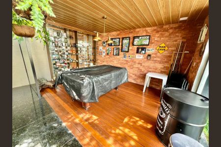 Casa à venda com 457m², 5 quartos e 10 vagasEspaço Gourmet - Fundos