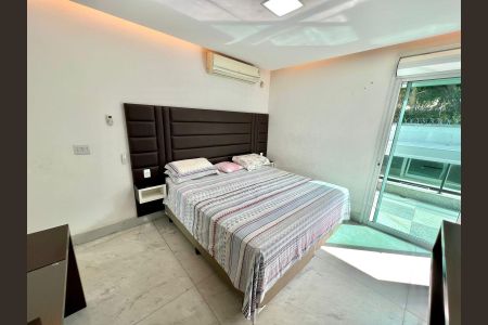 Casa à venda com 457m², 5 quartos e 10 vagasQuarto 3 - Suíte