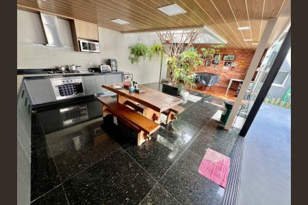 Casa à venda com 457m², 5 quartos e 10 vagasEspaço Gourmet - Fundos