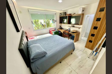 Casa à venda com 457m², 5 quartos e 10 vagasQuarto 2 - Suíte