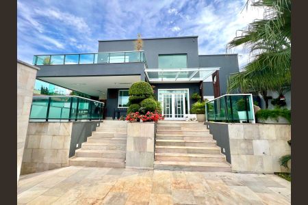 Casa à venda com 457m², 5 quartos e 10 vagasFachada