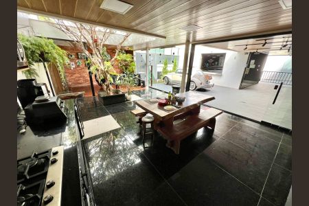 Casa à venda com 457m², 5 quartos e 10 vagasEspaço Gourmet - Fundos