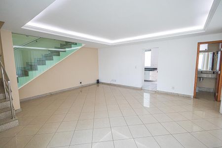 Casa à venda com 170m², 4 quartos e 3 vagasSala