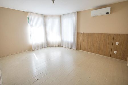 Casa à venda com 170m², 4 quartos e 3 vagasSuíte