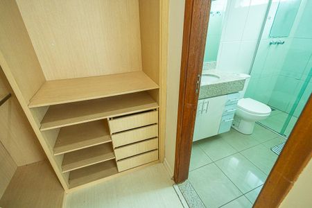 Casa à venda com 170m², 4 quartos e 3 vagasSuíte