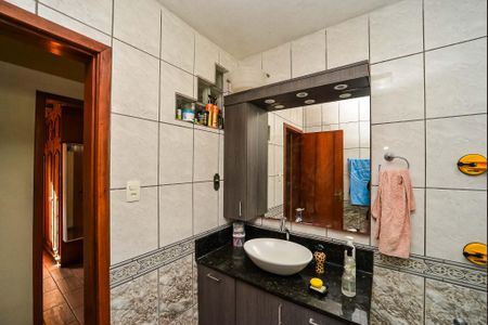 Casa à venda com 200m², 3 quartos e 2 vagas Casa à venda com 200m², 3 quartos e 2 vagasBanheiro
