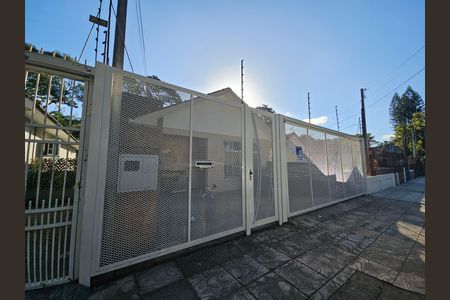 Casa à venda com 200m², 3 quartos e 2 vagas Casa à venda com 200m², 3 quartos e 2 vagasFachada e Placa